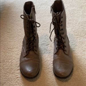 Beige/brownish lace up boots with side zipper